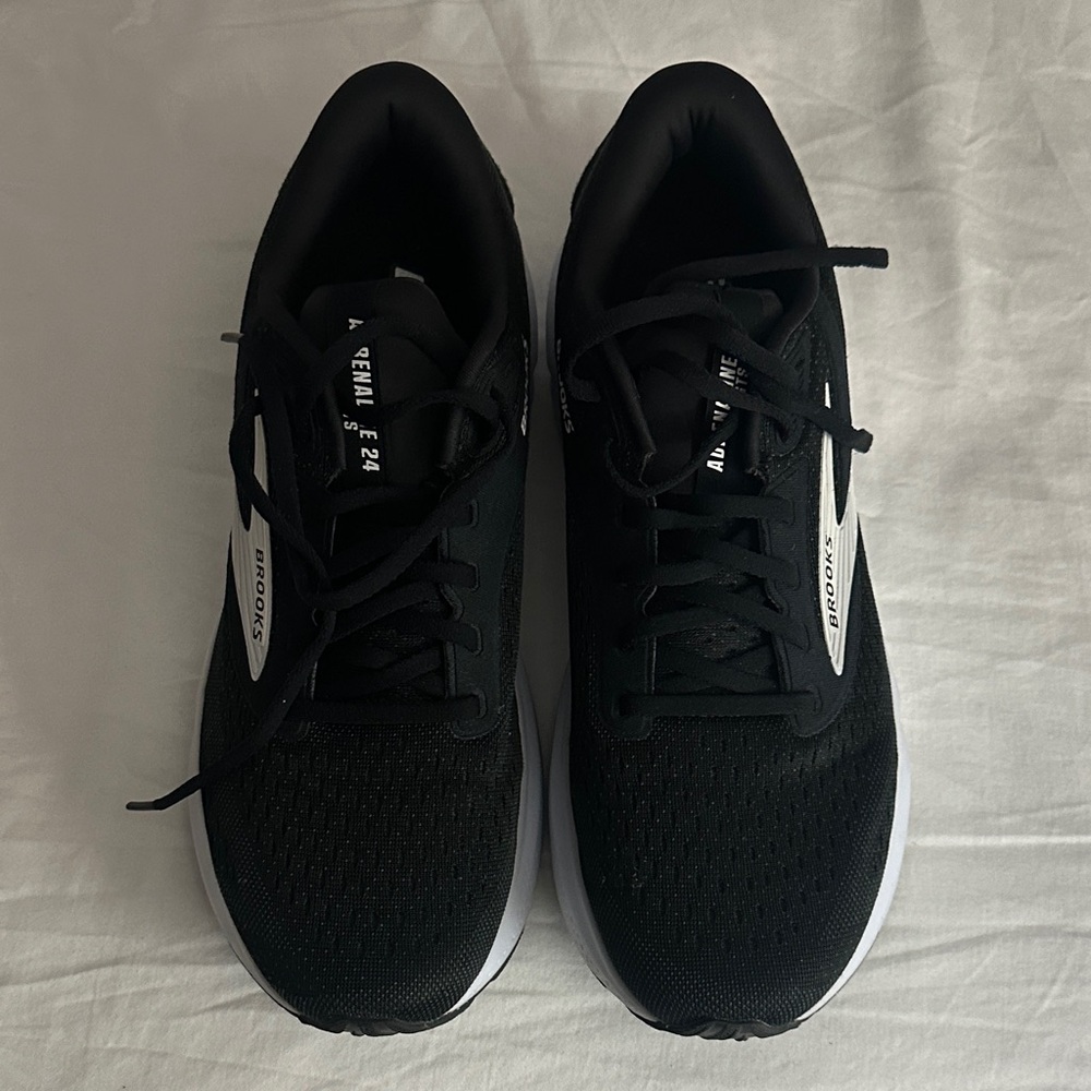 Brooks Women’s  Black and White Athletic Shoes Adrenaline GTS size 12.5